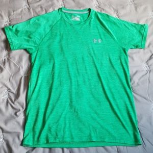 Short sleeve athletic shirt